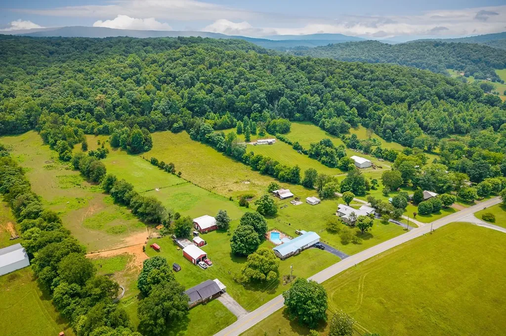 1653 Lester Flatt Road Sparta TN 38583