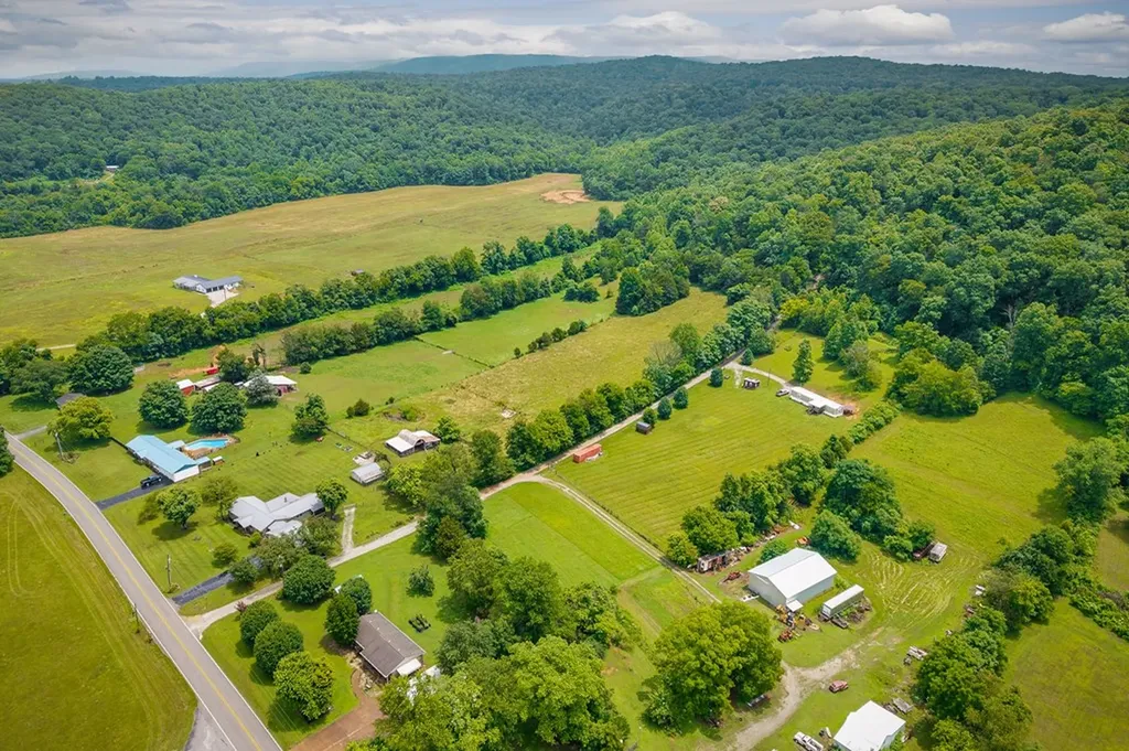 1653 Lester Flatt Road Sparta TN 38583