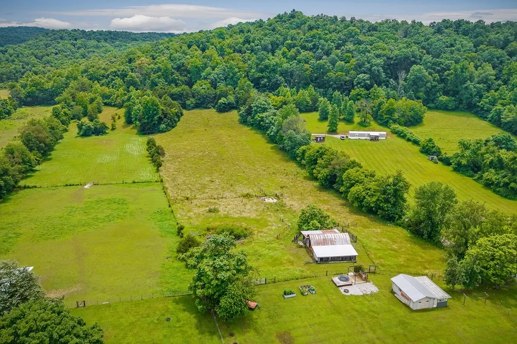 1653 Lester Flatt Road Sparta TN 38583