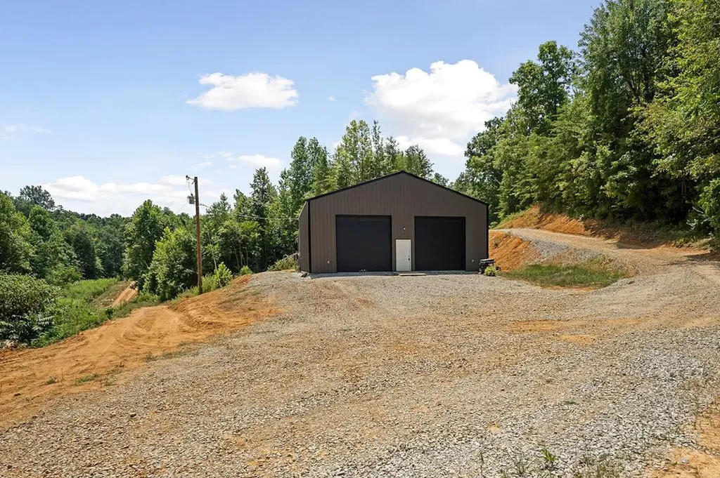 2222 Hilham Highway Hilham TN 38568