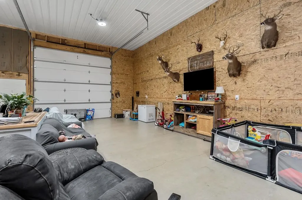 2222 Hilham Highway Hilham TN 38568