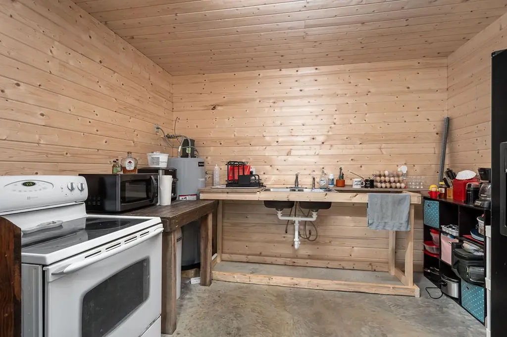 2222 Hilham Highway Hilham TN 38568