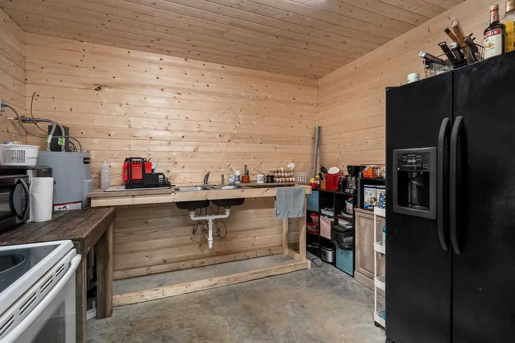 2222 Hilham Highway Hilham TN 38568