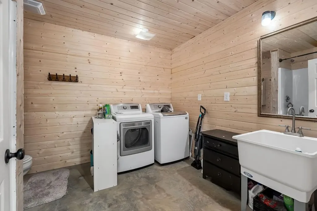 2222 Hilham Highway Hilham TN 38568