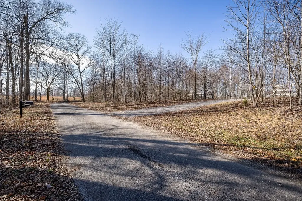 1772 S Fork Road Whitleyville TN 38588