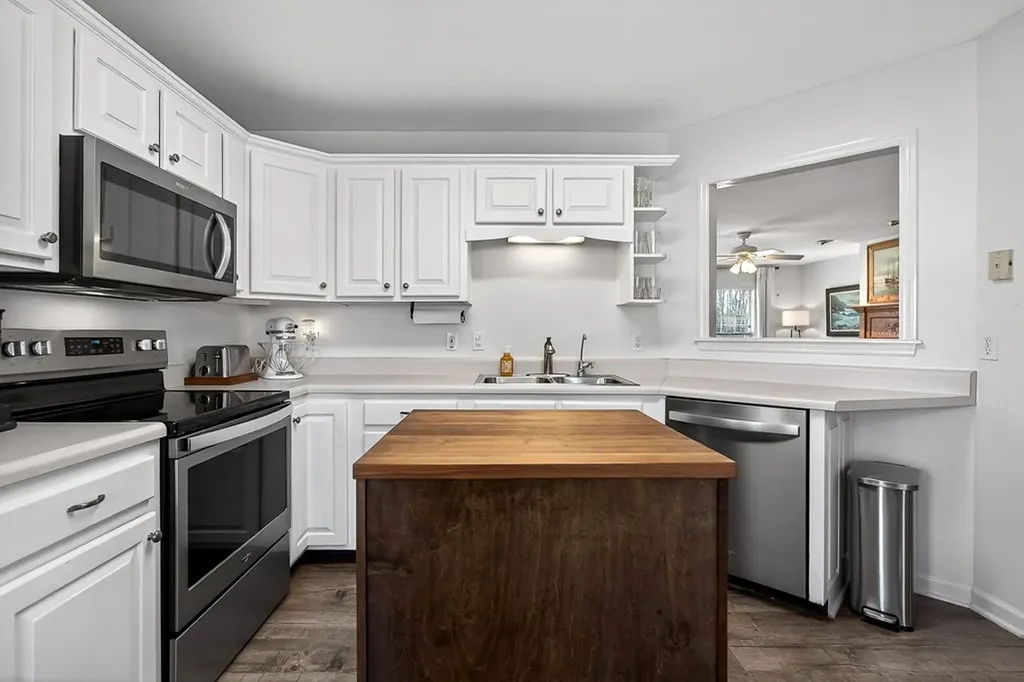 1522 E Riverside Drive Cookeville TN 38501