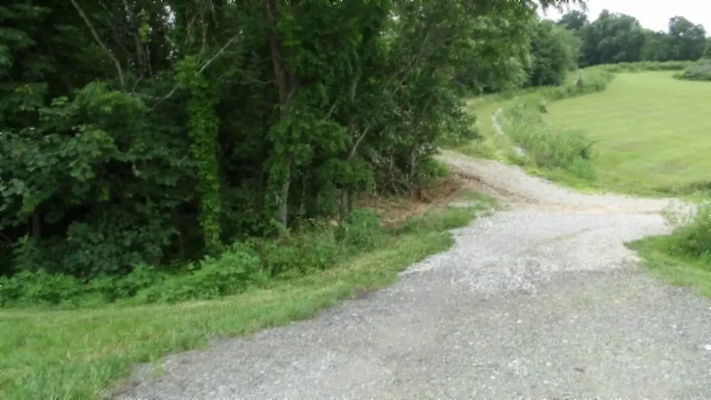 51.30AC Livingston Highway Byrdstown TN 38549