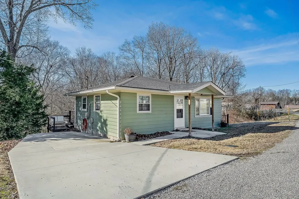 94 Cummins Court Celina TN 38551