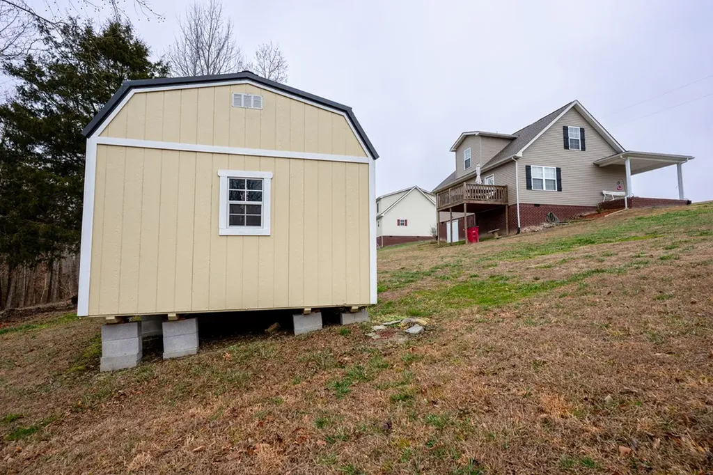 828 Kirbytown Road Lafayette TN 37083