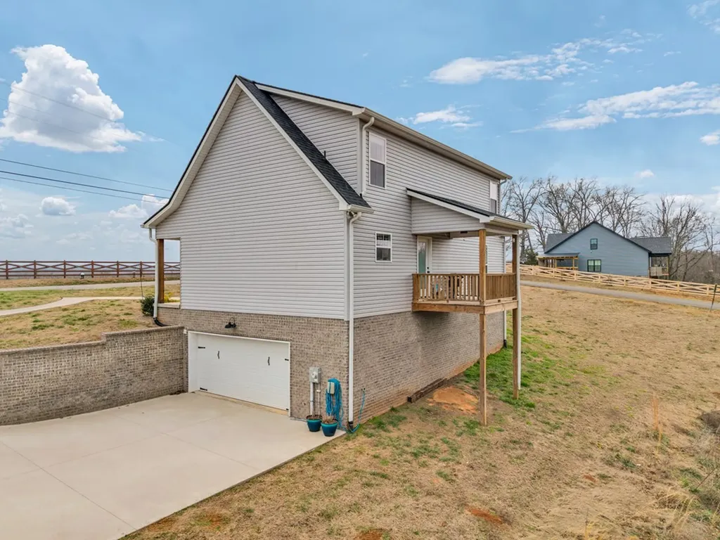 820 S Bunker Hill Road Sparta TN 38583