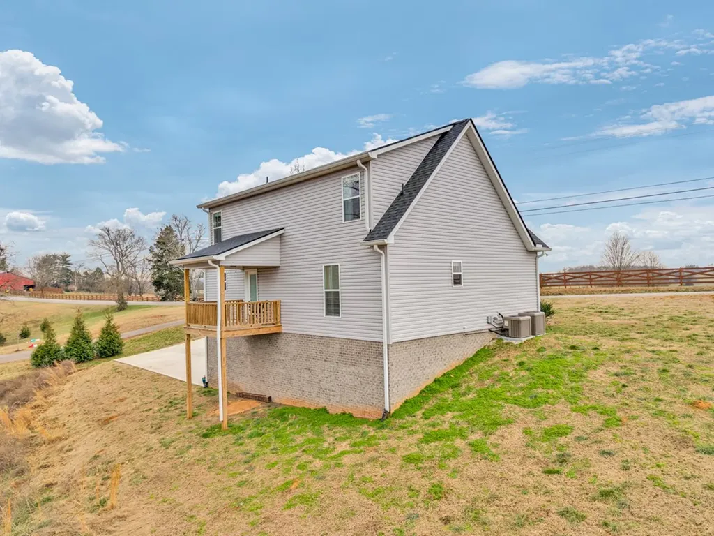 820 S Bunker Hill Road Sparta TN 38583