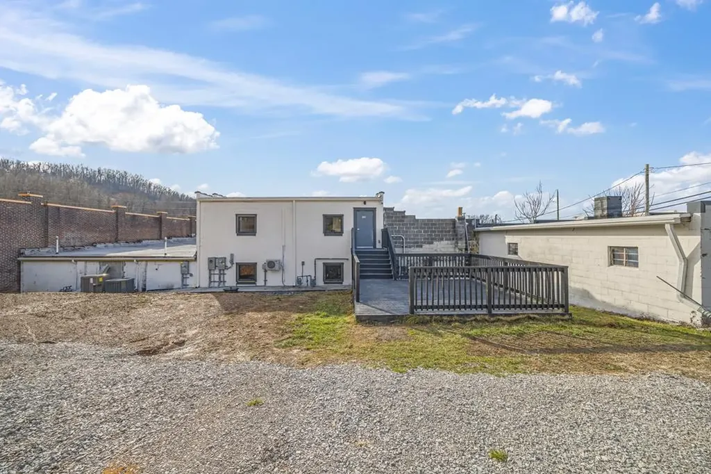 305 S Church Street Livingston TN 38570