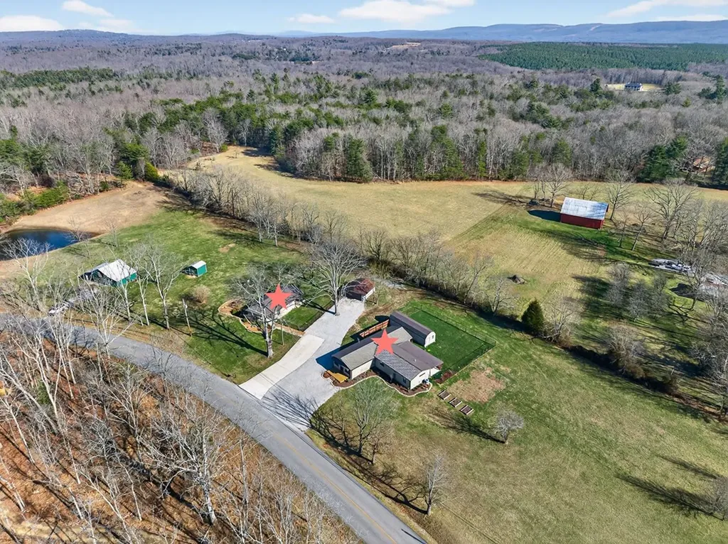 2490 & 2496 Chestnut Hill Road Crossville TN 38571