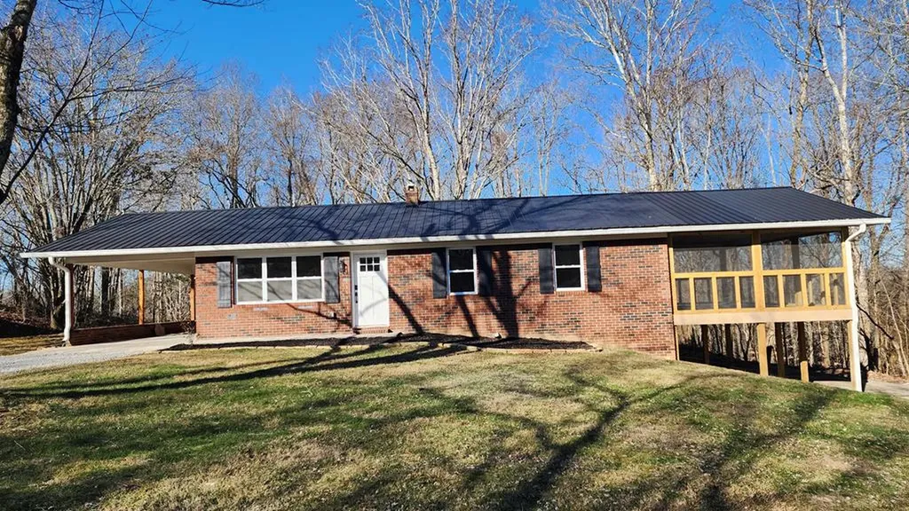 5021 Eagles Cove Road Byrdstown TN 38549