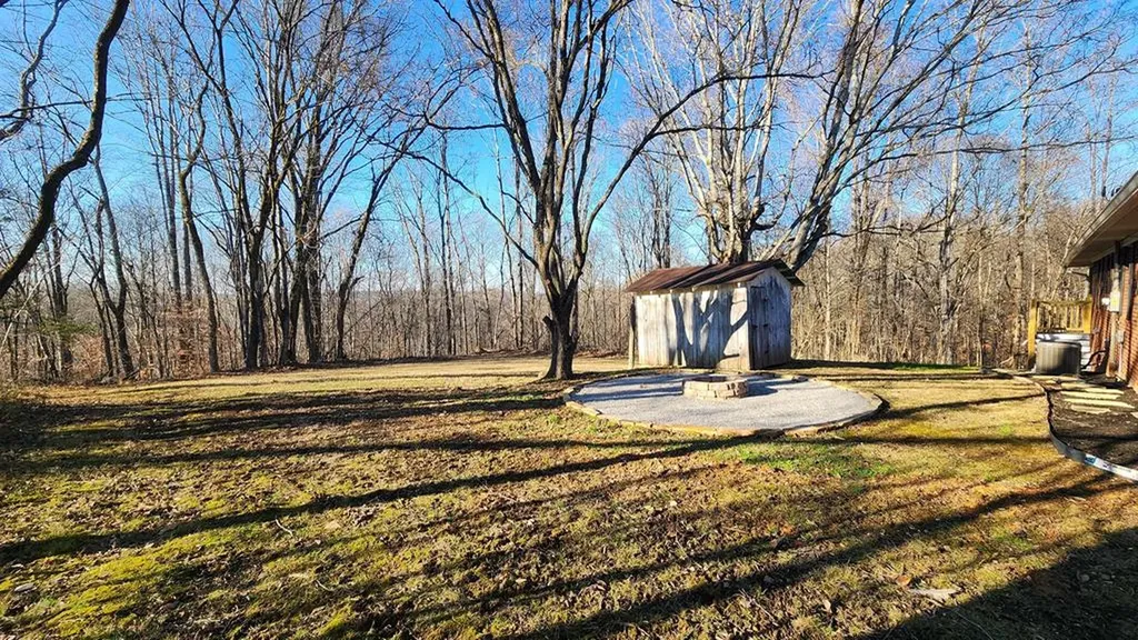 5021 Eagles Cove Road Byrdstown TN 38549