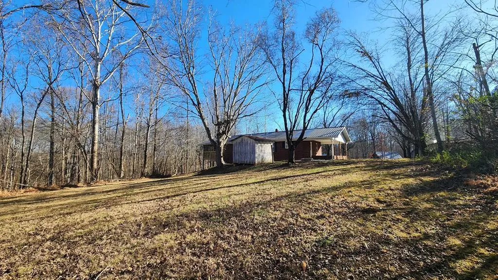 5021 Eagles Cove Road Byrdstown TN 38549