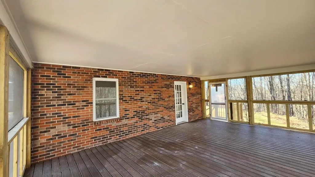 5021 Eagles Cove Road Byrdstown TN 38549