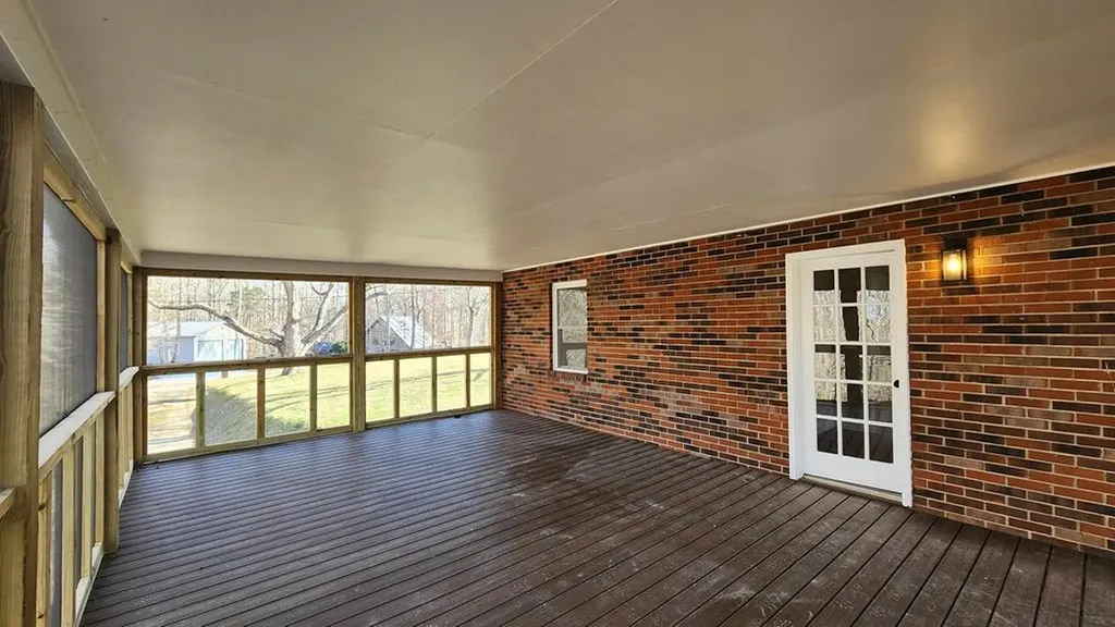 5021 Eagles Cove Road Byrdstown TN 38549