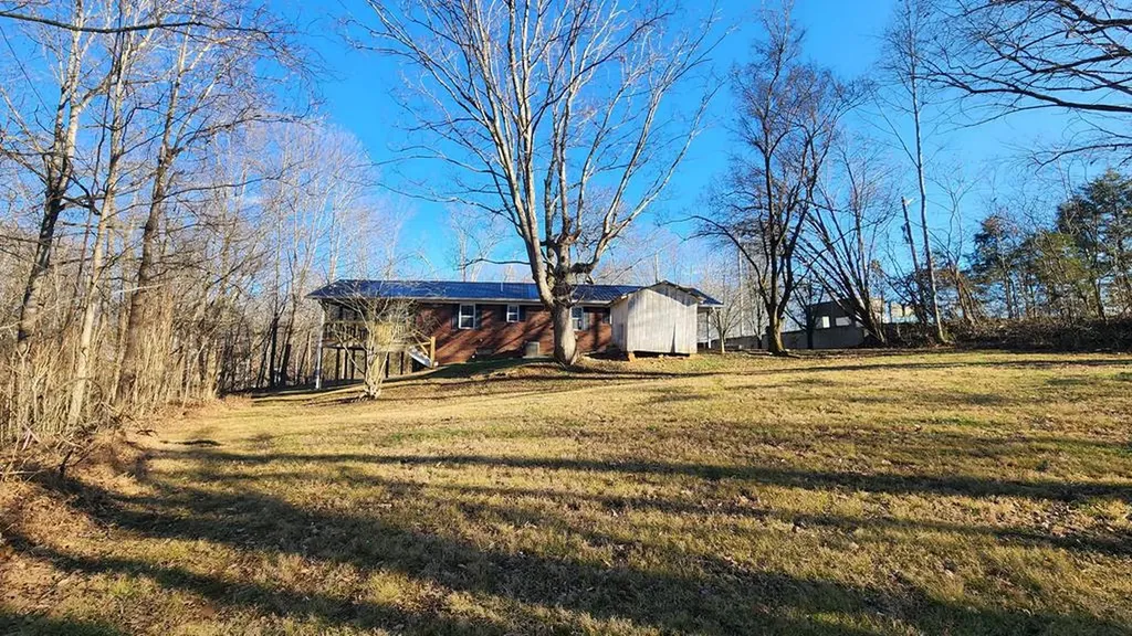 5021 Eagles Cove Road Byrdstown TN 38549