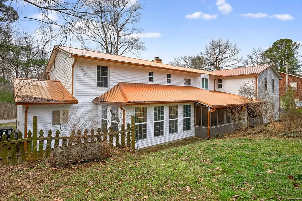 1360 Charles Street Cookeville TN 38506