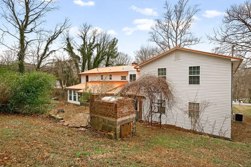 1360 Charles Street Cookeville TN 38506