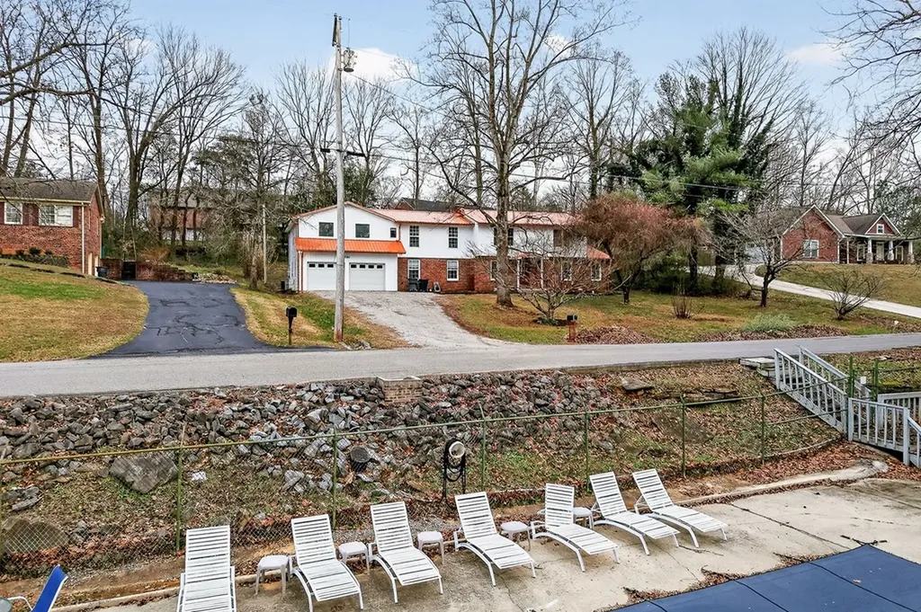 1360 Charles Street Cookeville TN 38506