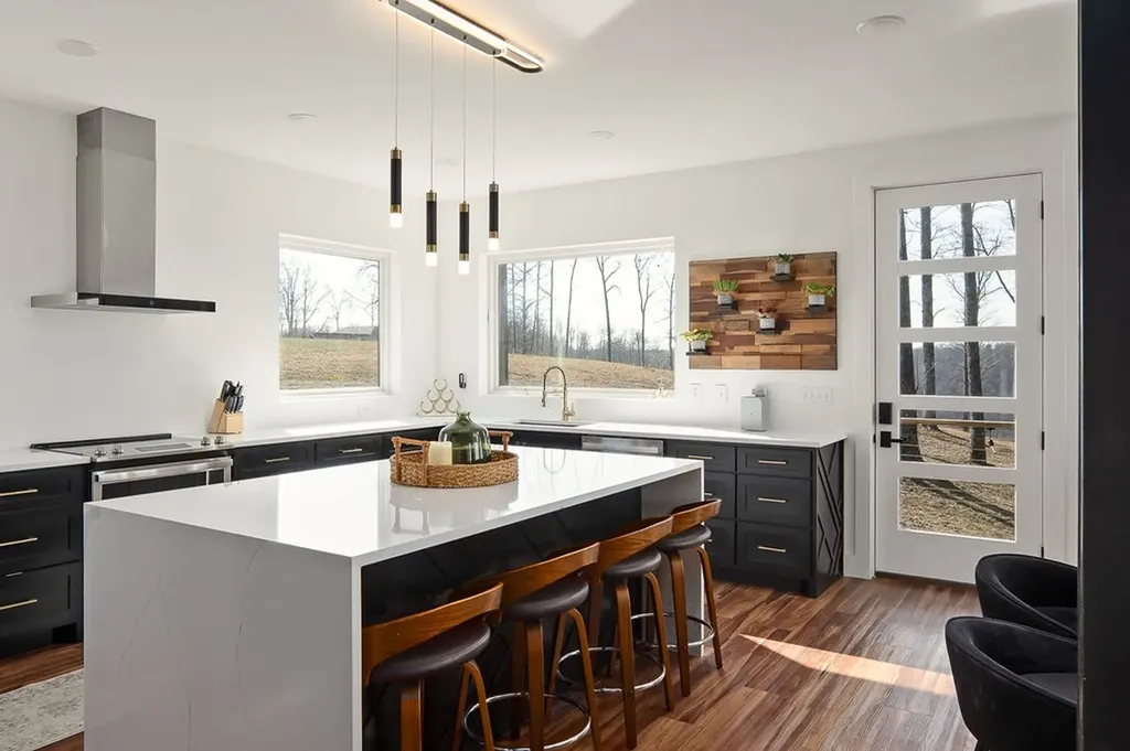 1171 W Hutchins Bend Road Sparta TN 38583