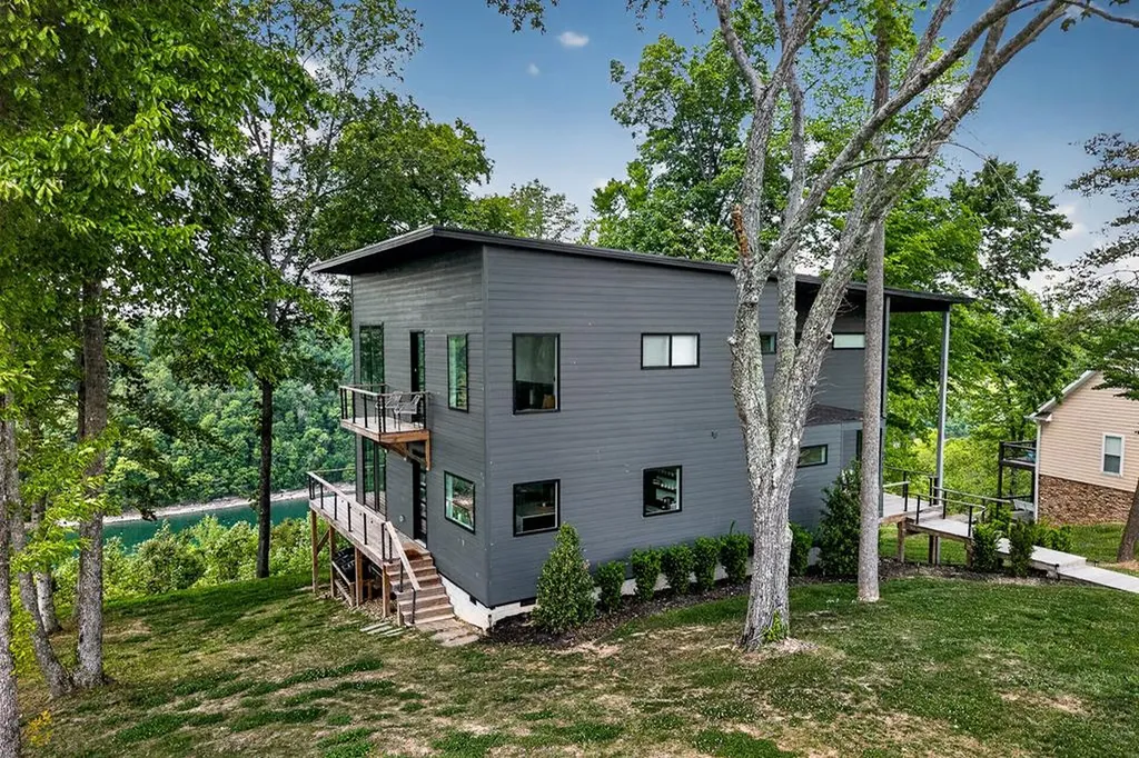 1171 W Hutchins Bend Road Sparta TN 38583