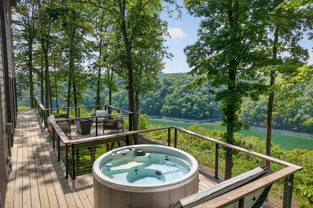 1171 W Hutchins Bend Road Sparta TN 38583