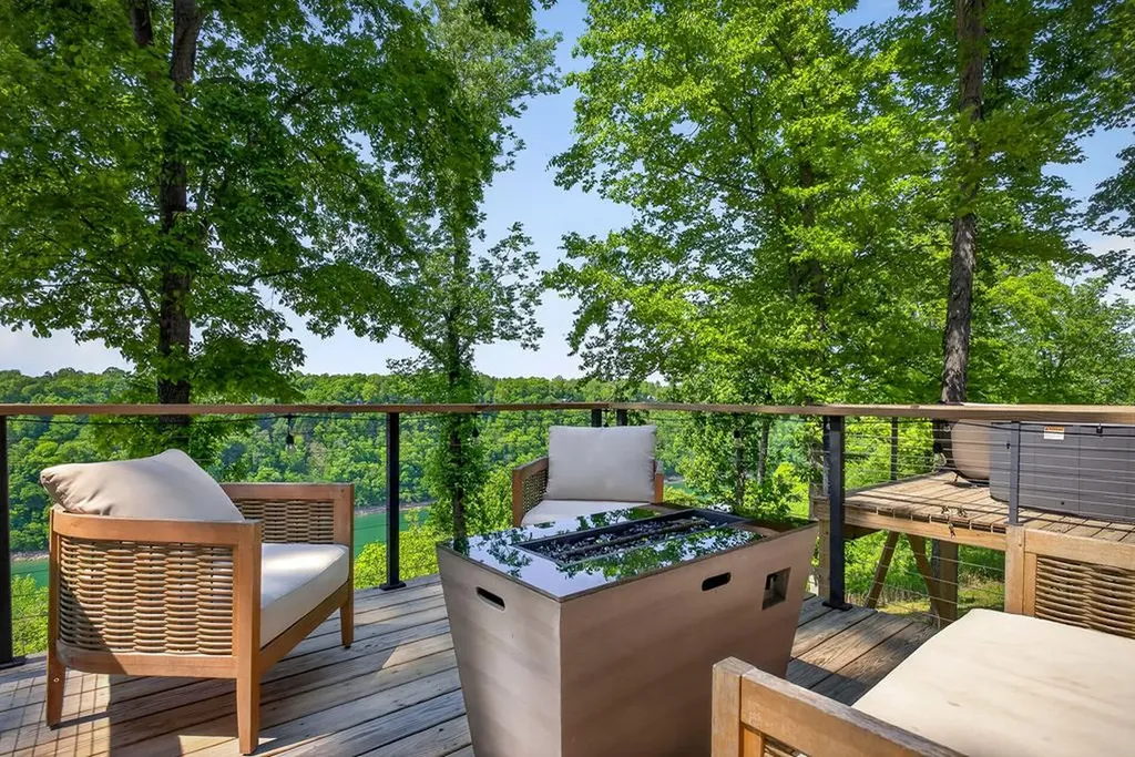 1171 W Hutchins Bend Road Sparta TN 38583