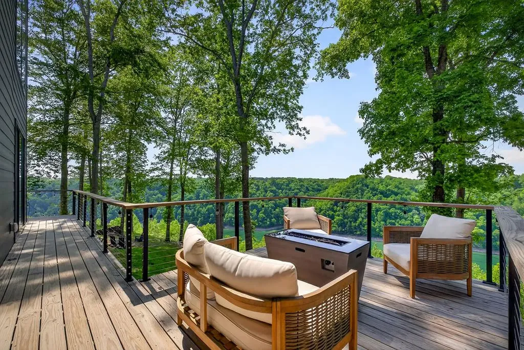 1171 W Hutchins Bend Road Sparta TN 38583