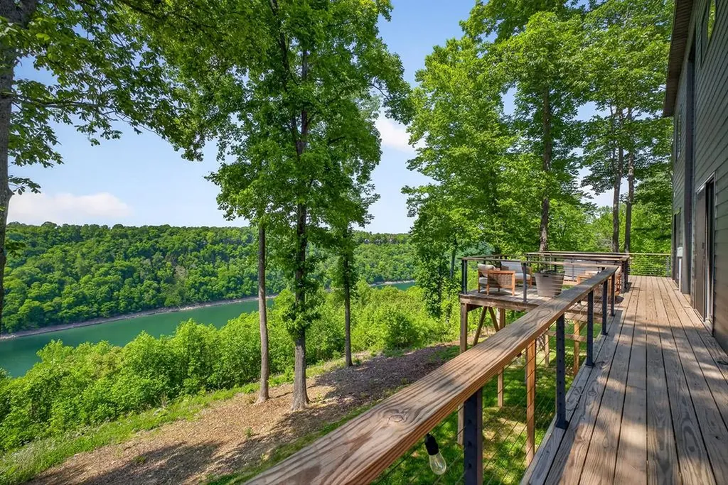 1171 W Hutchins Bend Road Sparta TN 38583