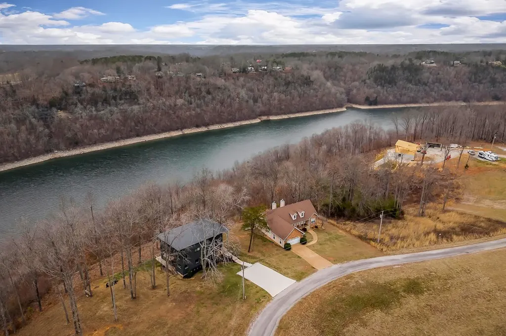 1171 W Hutchins Bend Road Sparta TN 38583