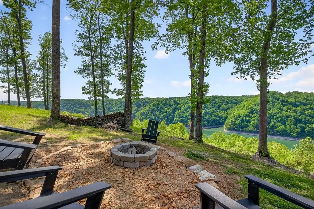 1171 W Hutchins Bend Road Sparta TN 38583