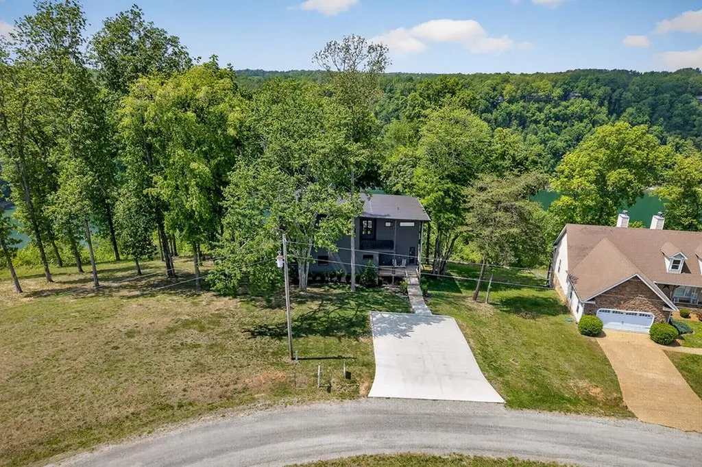 1171 W Hutchins Bend Road Sparta TN 38583