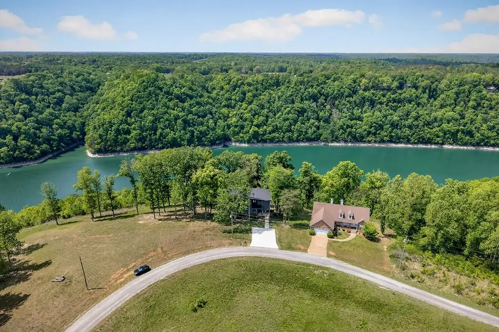 1171 W Hutchins Bend Road Sparta TN 38583