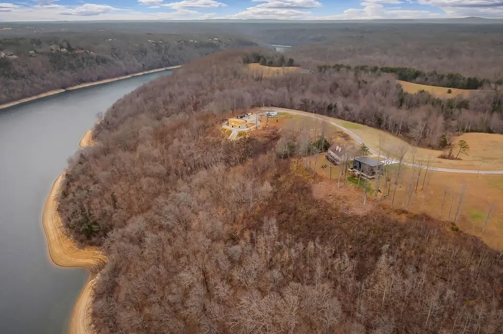 1171 W Hutchins Bend Road Sparta TN 38583