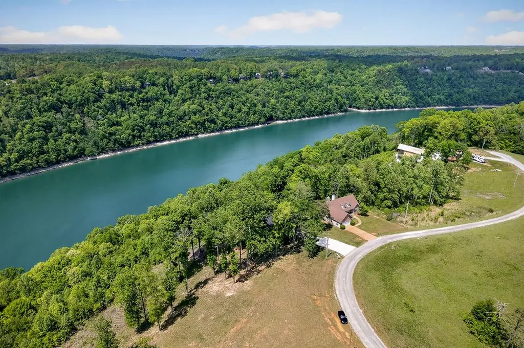 1171 W Hutchins Bend Road Sparta TN 38583