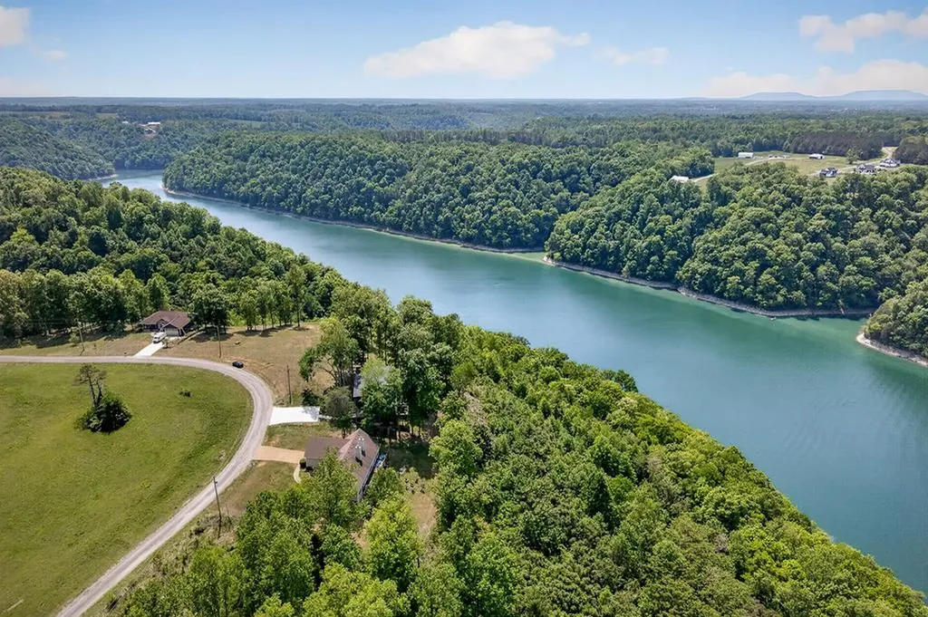 1171 W Hutchins Bend Road Sparta TN 38583