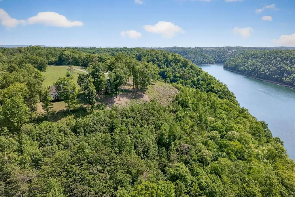 1171 W Hutchins Bend Road Sparta TN 38583