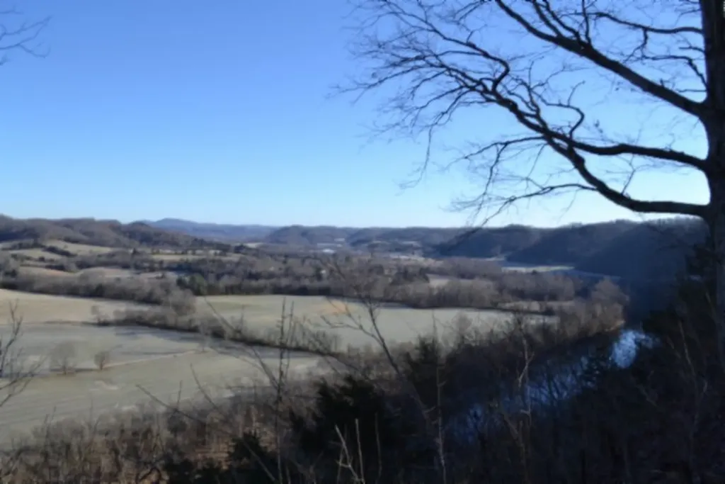 5.52AC Cabin Hill Road Celina TN 38551