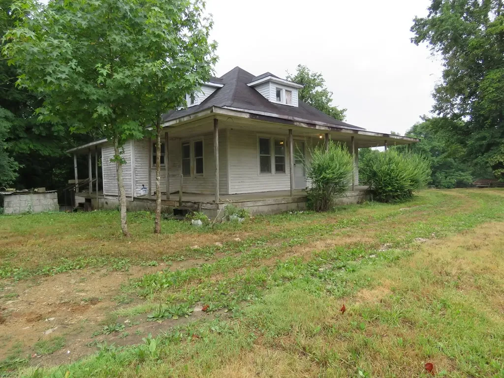 1934 York Highway Gainesboro TN 38562