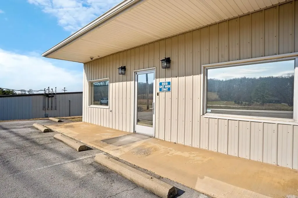 828 N Main Street Byrdstown TN 38549