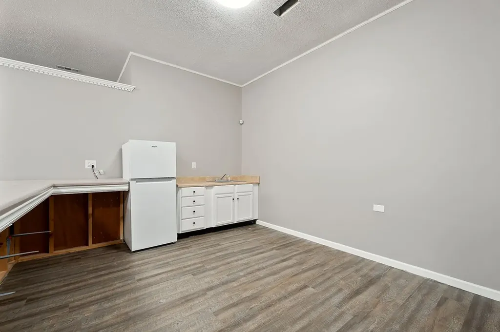 828 N Main Street Byrdstown TN 38549