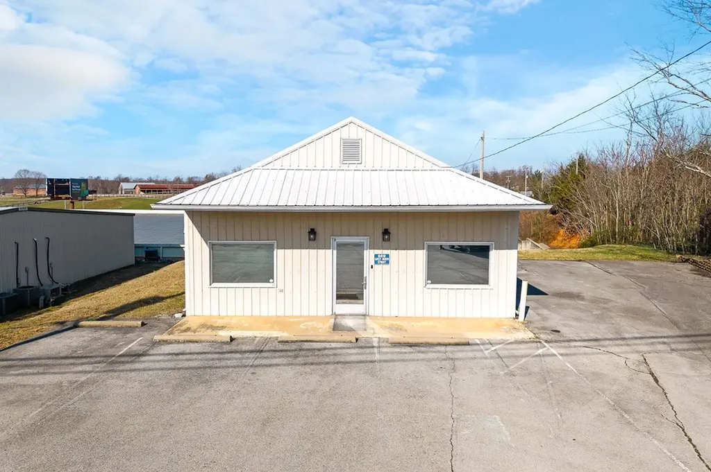 828 N Main Street Byrdstown TN 38549