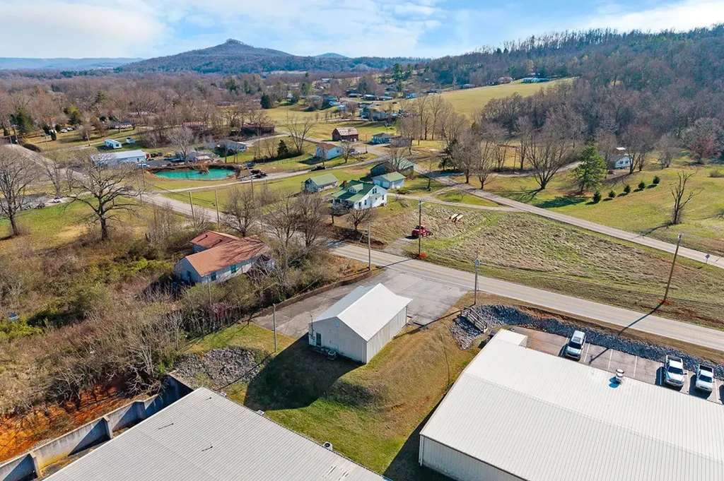 828 N Main Street Byrdstown TN 38549