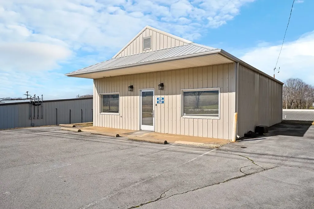 828 N Main Street Byrdstown TN 38549