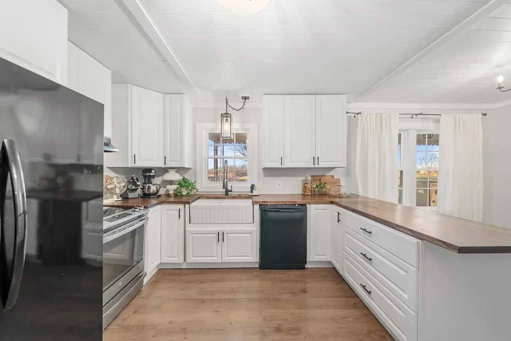 12500 Griffith Road Pikeville TN 37367