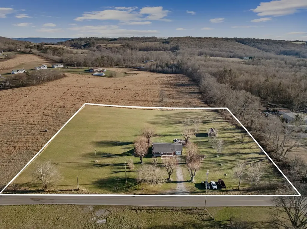 12500 Griffith Road Pikeville TN 37367