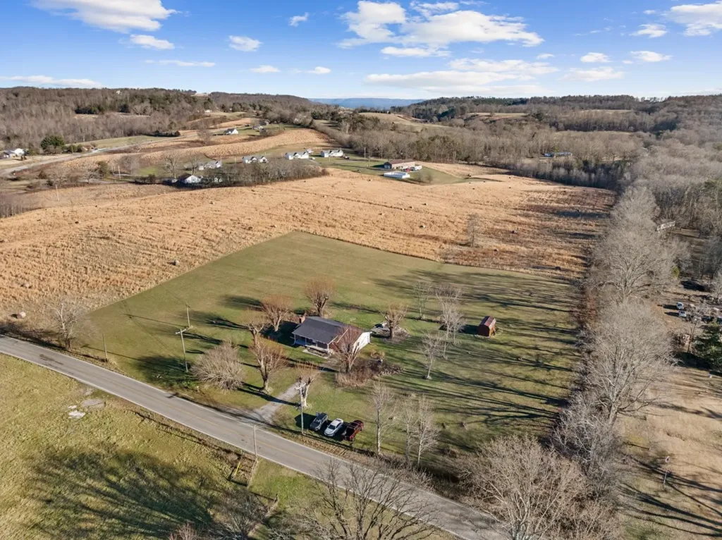 12500 Griffith Road Pikeville TN 37367